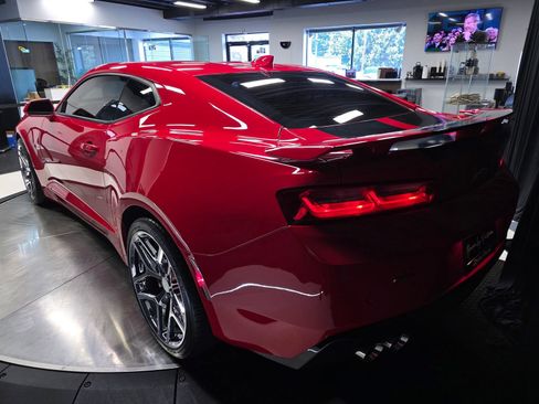 Used 2016 Chevrolet Camaro SS RWD image 12