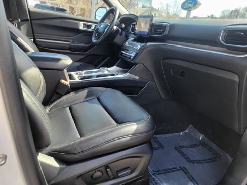 Used 2020 Ford Explorer XLT w/ Equipment Group 202A image 9