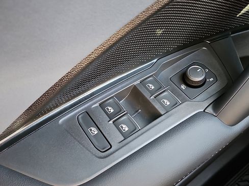 New 2026 Volkswagen Tiguan SE image 14