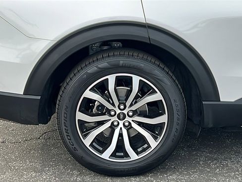 Certified 2022 Ford Explorer ST-Line image 5