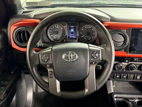 Used 2017 Toyota Tacoma TRD Off-Road image 24