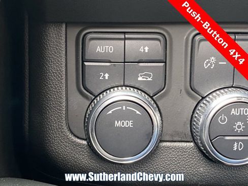 Used 2024 GMC Yukon XL SLE image 33