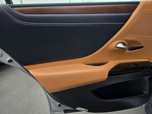 Used 2025 Lexus ES 300h w/ Premium Package image 20