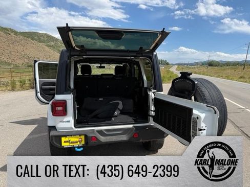 Used 2023 Jeep Wrangler Unlimited Sahara AWD/4WD image 31