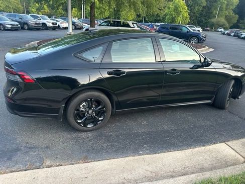Used 2025 Honda Accord SE image 11