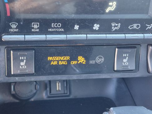 Used 2020 Toyota RAV4 XLE Premium AWD/4WD image 31