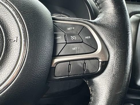 Used 2022 Jeep Renegade Latitude w/ Convenience Group AWD/4WD image 22