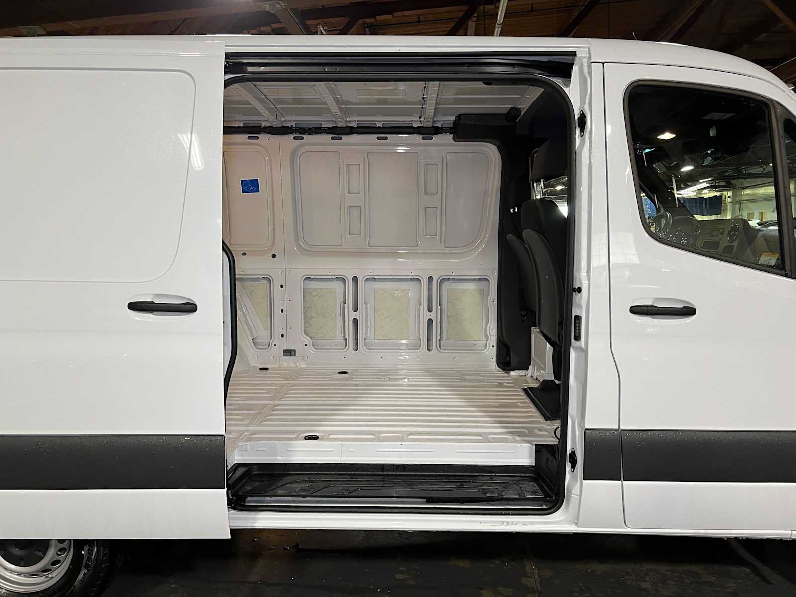 Used 2025 Mercedes-Benz Sprinter 2500 image 13