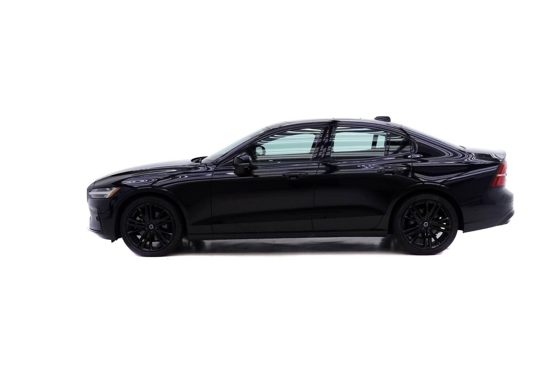 Certified 2024 Volvo S60 B5 Plus w/ Protection Package Premier FWD image 3