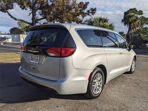 New 2026 Chrysler Voyager LX image 4
