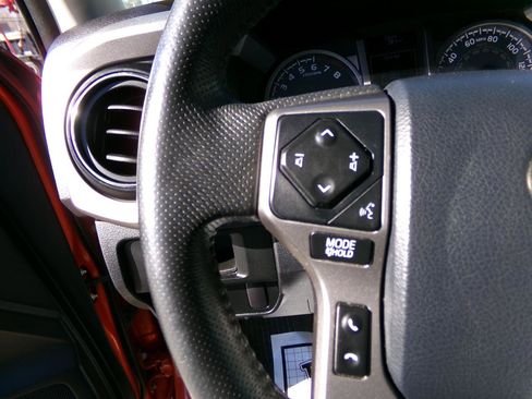 Used 2017 Toyota Tacoma SR5 w/ Tow Package image 18