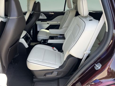 Certified 2024 Lincoln Aviator Black Label w/ Class IV Trailer Tow Package AWD/4WD image 23