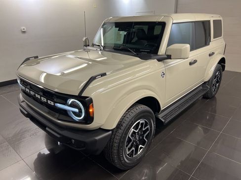 New 2026 Ford Bronco Outer Banks image 3