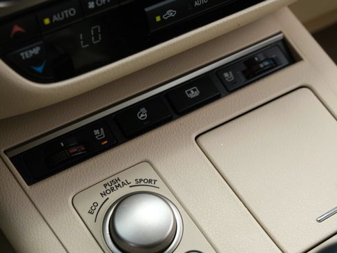 Used 2014 Lexus ES 350 w/ Luxury Package FWD image 23