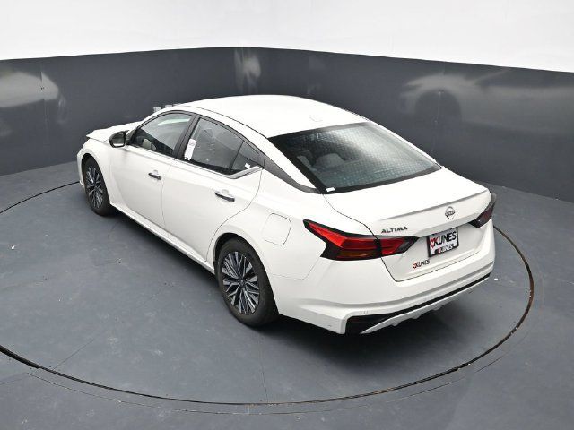 Used 2025 Nissan Altima 2.5 SV FWD image 47