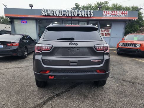 Used 2019 Jeep Compass Trailhawk w/ Leather Interior Group AWD/4WD image 11