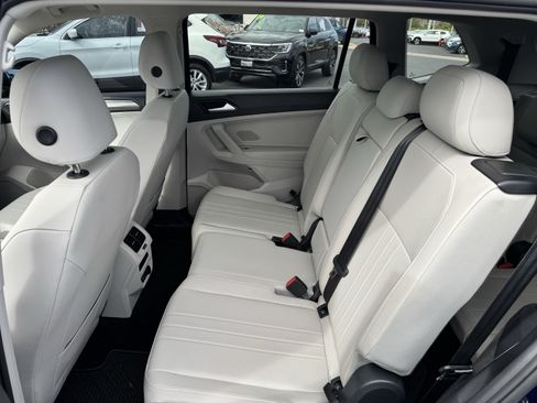 Certified 2023 Volkswagen Tiguan SE FWD image 32