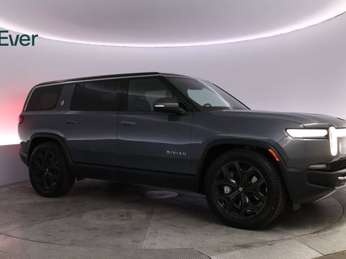 Used 2025 Rivian R1S Adventure Dual AWD/4WD image 14
