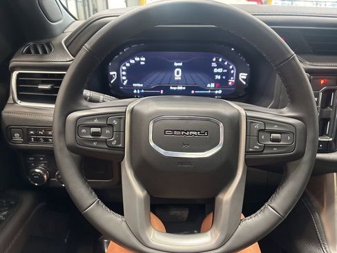Used 2024 GMC Yukon XL Denali image 31
