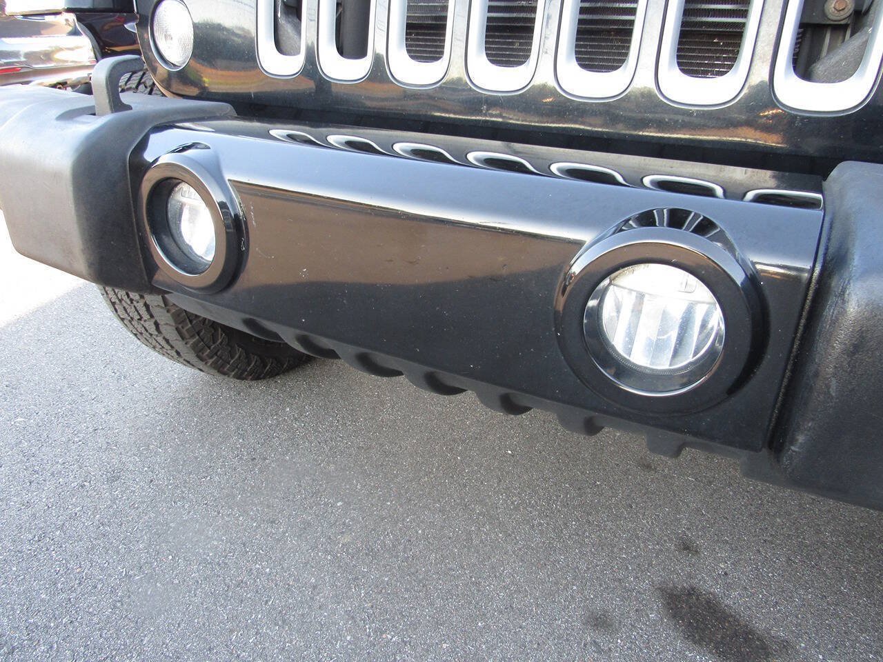 Used 2018 Jeep Wrangler Unlimited Sahara AWD/4WD image 11