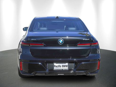 Used 2026 BMW 750e xDrive w/ Premium Package AWD/4WD image 5