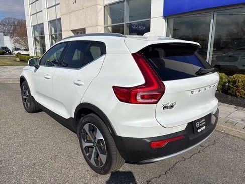 Used 2025 Volvo XC40 B5 Plus AWD/4WD image 3