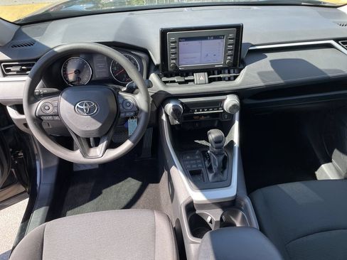 Used 2021 Toyota RAV4 LE AWD/4WD image 15