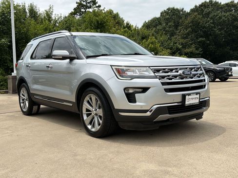 Used 2019 Ford Explorer Limited w/ Class III Trailer Tow Package FWD image 7