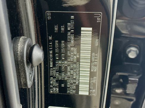 Used 2024 Toyota Corolla Cross AWD Hybrid w/ Moonroof Package image 40