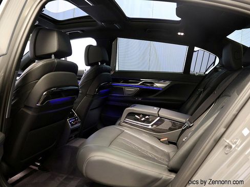 Certified 2022 BMW 750i xDrive w/ Executive Package image 13