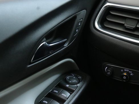 Used 2023 Chevrolet Equinox LS image 16