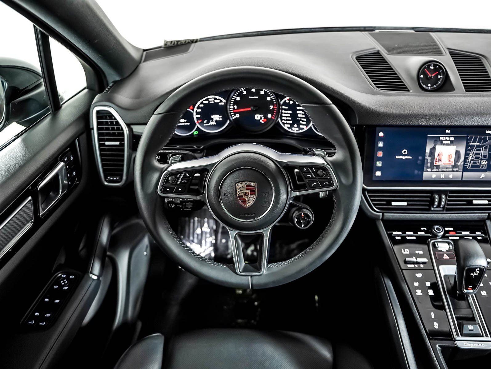Certified 2023 Porsche Cayenne Platinum Edition w/ Towing Package w/o Tow Ball AWD/4WD image 16