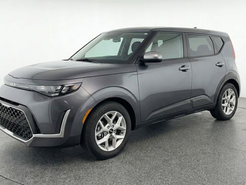 Used 2025 Kia Soul LX w/ LX Technology Package image 3