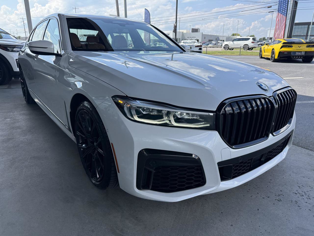 Used 2022 BMW 750i xDrive w/ Executive Package AWD/4WD image 3