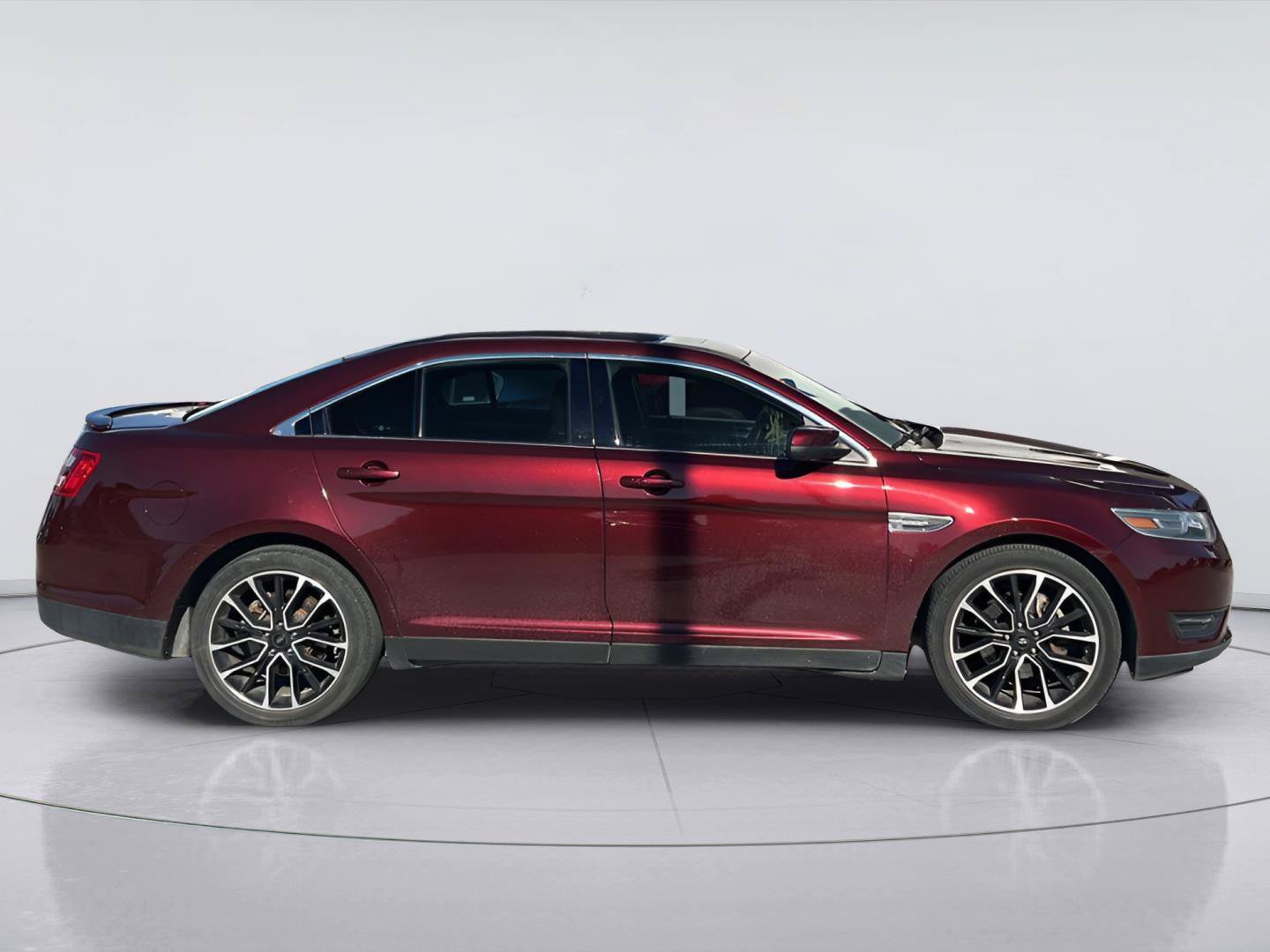 Used 2018 Ford Taurus SEL w/ Equipment Group 201A FWD image 2