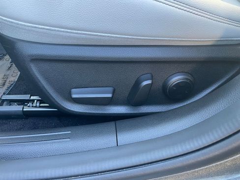 Used 2025 Genesis G70 2.5T image 23