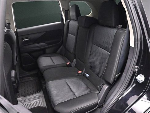 Used 2018 Mitsubishi Outlander SE image 14