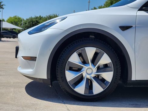Used 2022 Tesla Model Y Long Range AWD/4WD image 8