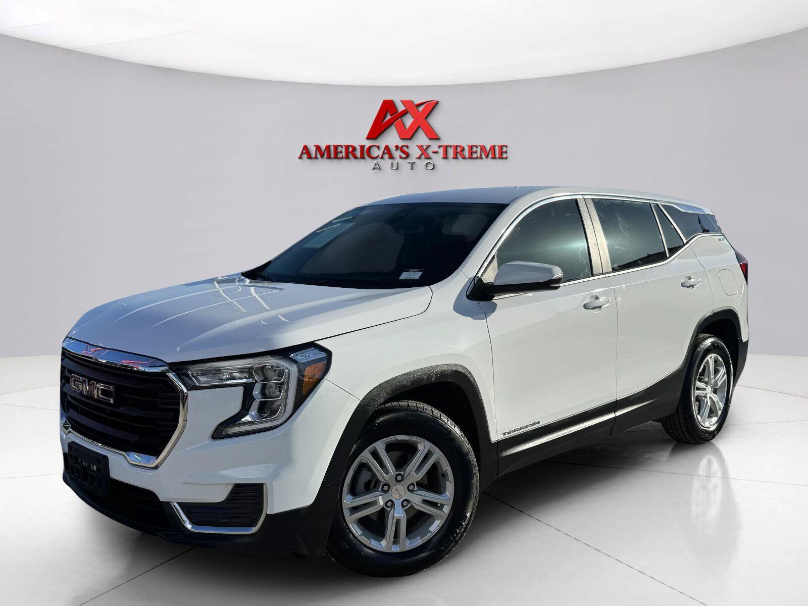Used 2024 GMC Terrain SLE FWD image 1