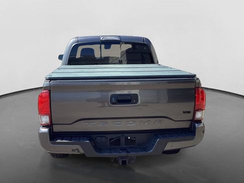 Used 2018 Toyota Tacoma TRD Sport AWD/4WD image 6