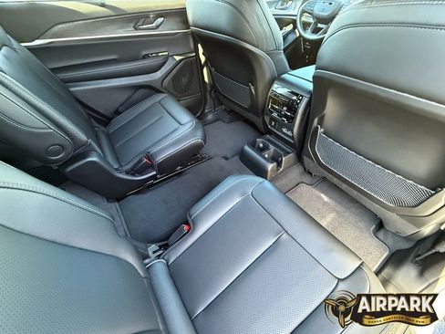 Used 2025 Jeep Grand Cherokee L Limited w/ Luxury Tech Group II image 22