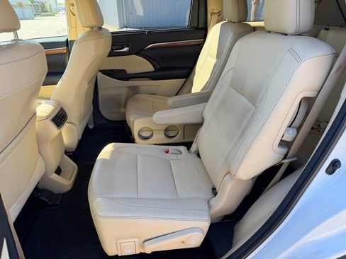 Used 2018 Toyota Highlander Limited image 13