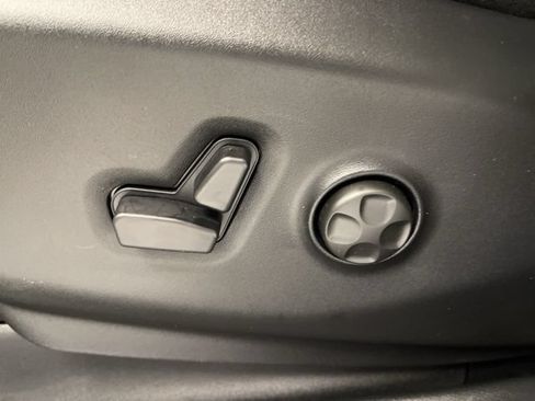 New 2026 Chrysler Pacifica Select AWD/4WD image 16