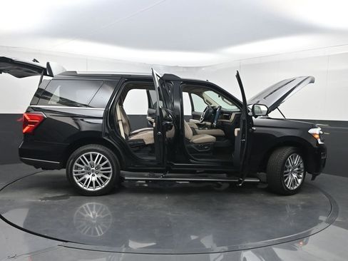 Used 2023 Ford Expedition Limited AWD/4WD image 39