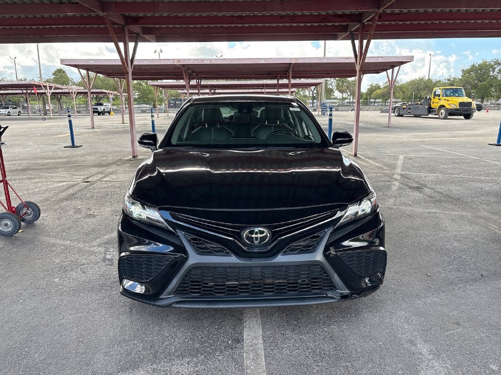 Used 2023 Toyota Camry SE FWD image 3