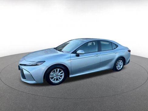 Used 2025 Toyota Camry LE image 9
