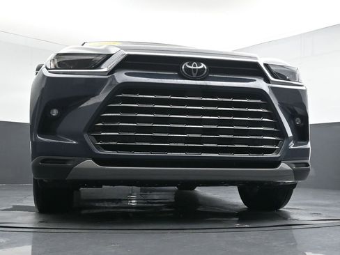 Used 2025 Toyota Grand Highlander AWD Hybrid image 36