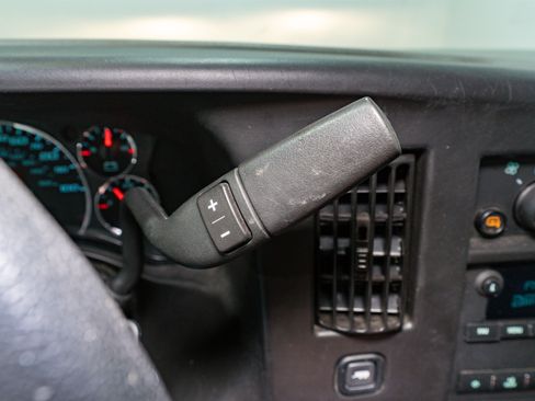 Used 2023 Chevrolet Express 2500 w/ Driver Convenience Package image 25