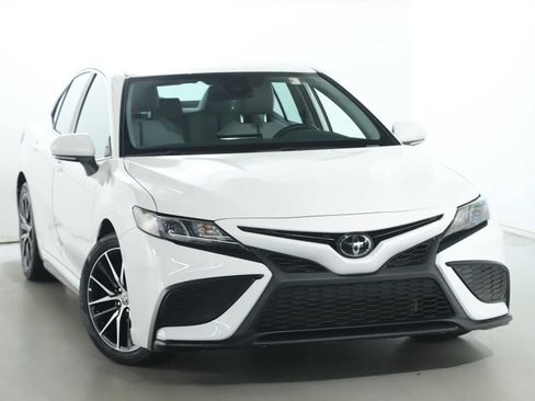 Used 2023 Toyota Camry SE AWD/4WD image 2