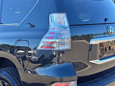 Used 2023 Lexus GX 460 Premium w/ Premium Package image 38